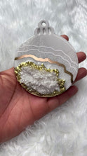 Load and play video in Gallery viewer, Luxe Geode Ornament - Single: Gold &amp; White
