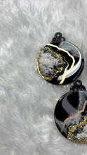 Load and play video in Gallery viewer, Luxe Geode Ornaments - 5 Count Set: Gold &amp; Black
