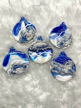 Load image into Gallery viewer, Luxe Geode Ornaments - 5 Count Set: Silver, Blue &amp; White
