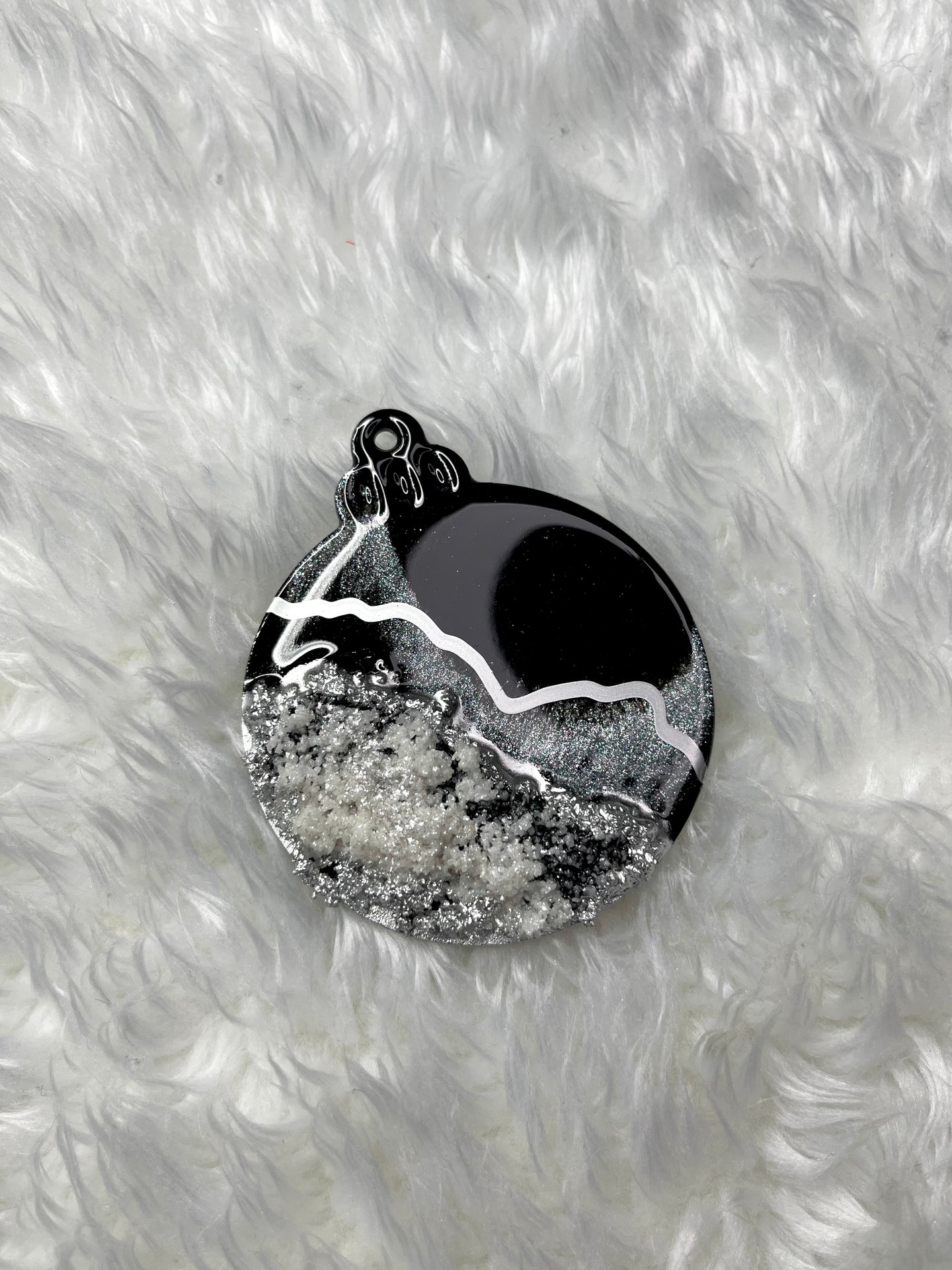 Luxe Geode Ornament - Single: Silver & Black