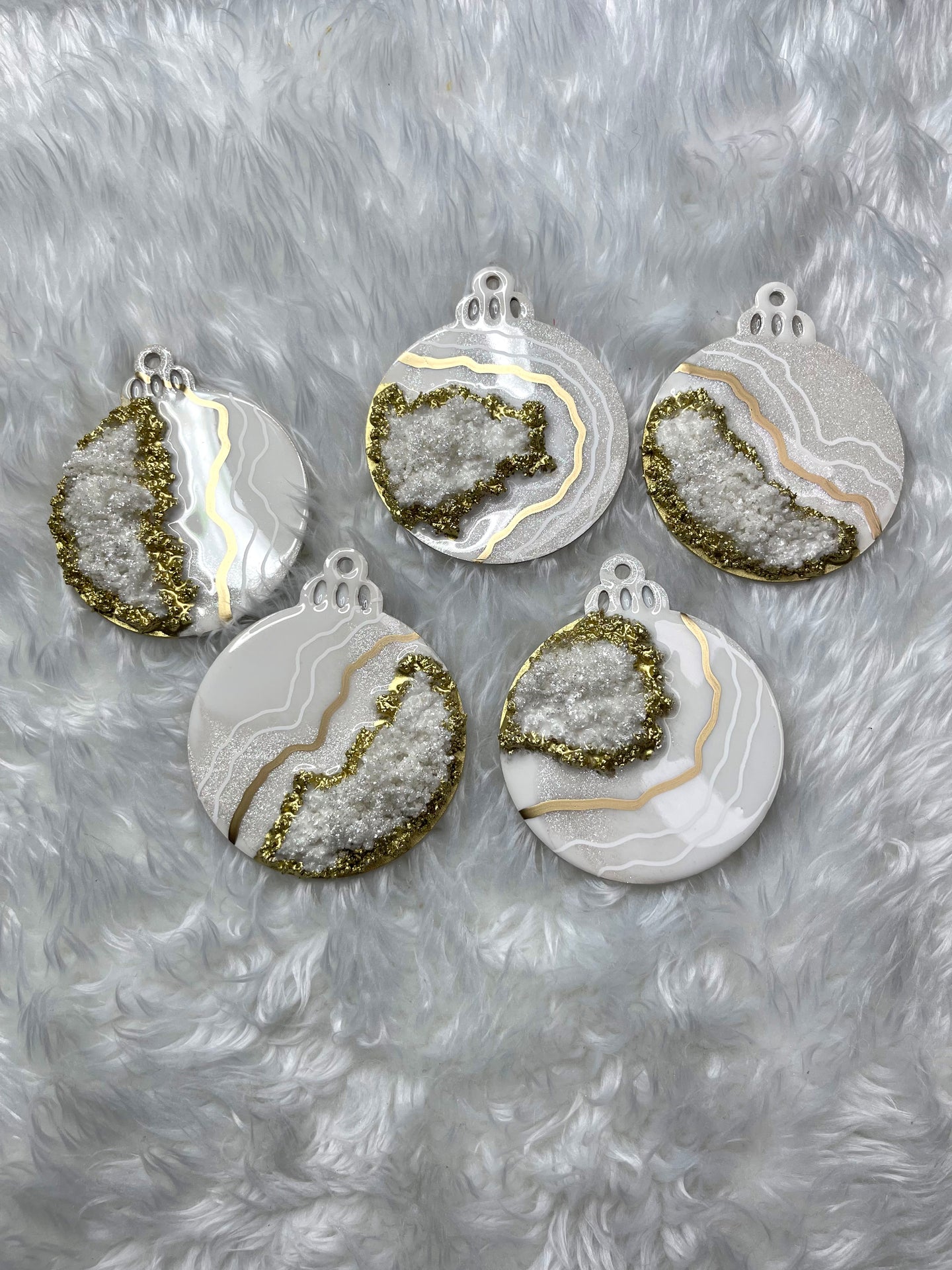 Luxe Geode Ornaments - 5 Count Set: Gold & White